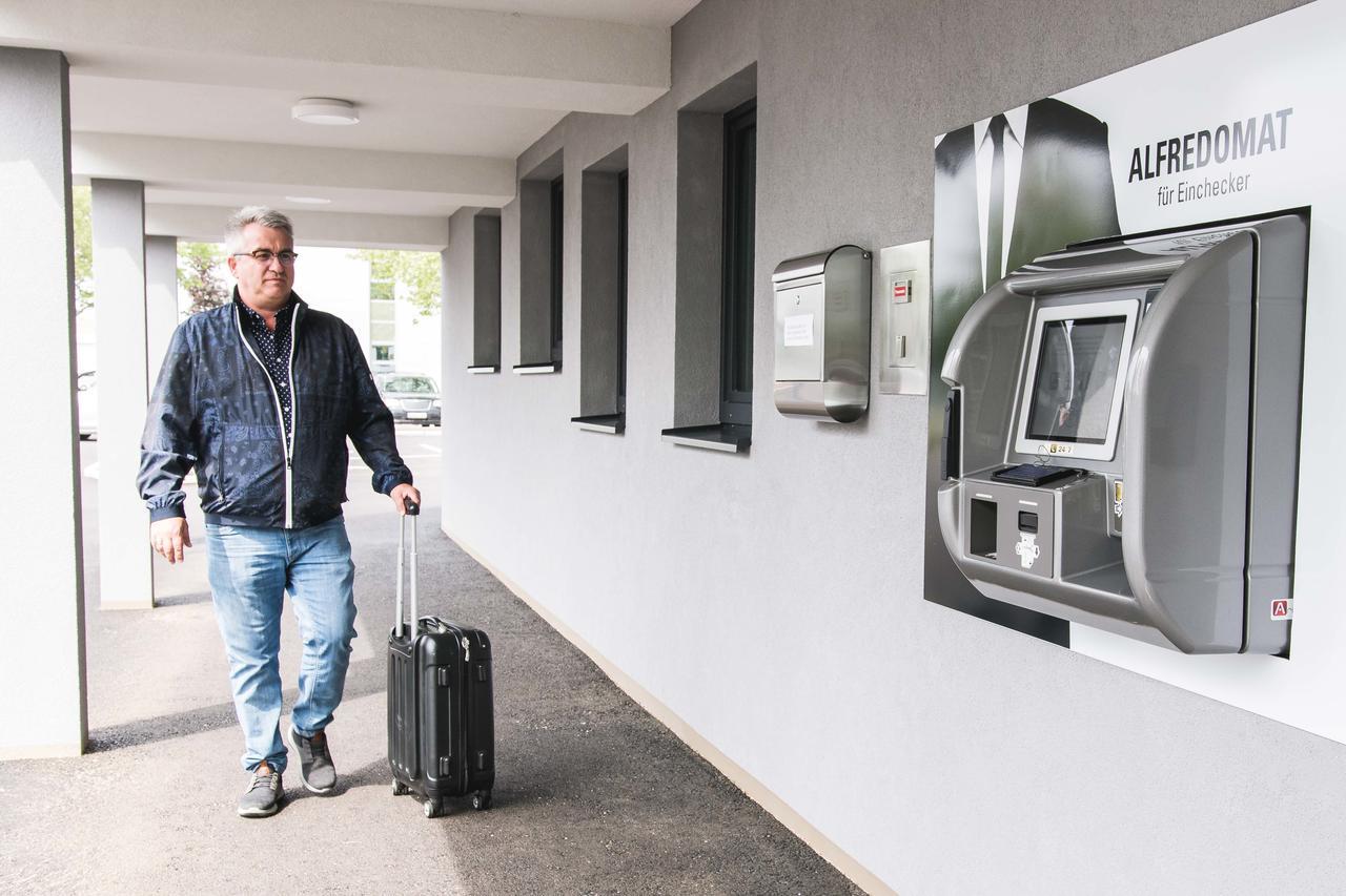 Das Alfred Sankt Poelten Buitenkant foto
